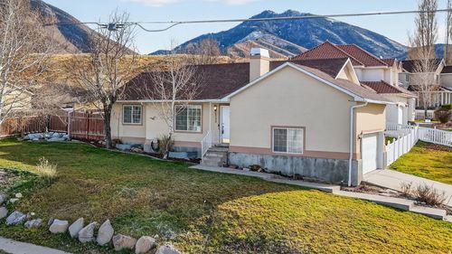 828 Vine St, Tooele, UT, 84074-2423 | Card Image
