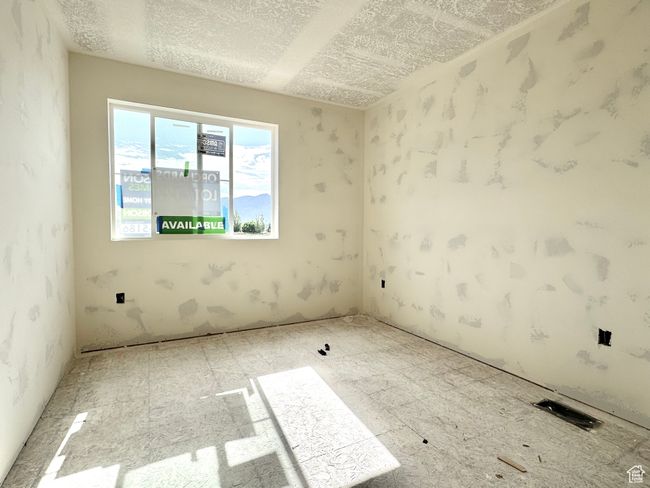 View of empty room | Image 23