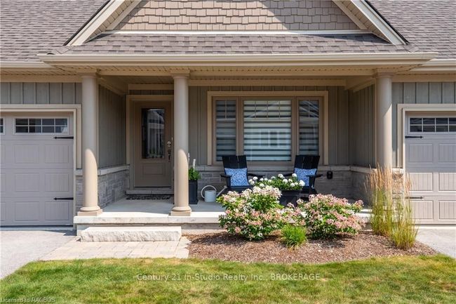 160 Hawthorn Cres, Condo with 3 bedrooms, 4 bathrooms and 2 parking in Kemble ON | Image 6