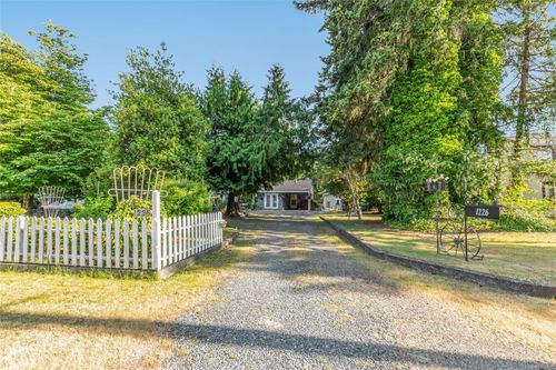 1226 Centre Rd, Qualicum Beach, BC, V9K2G8 | Card Image