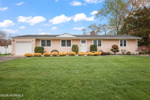 9 Maple Ln, Howell, NJ, 07731-1307 | Card Image