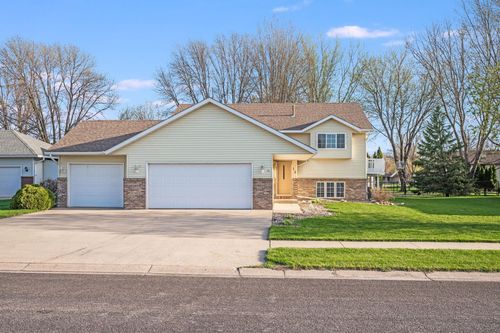 18 La Mar Ct, North Mankato, MN, 56003-1557 | Card Image