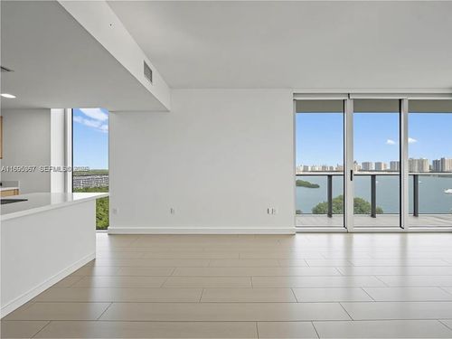 1615-16385 Biscayne Blvd, Aventura, FL, 33160-5470 | Card Image