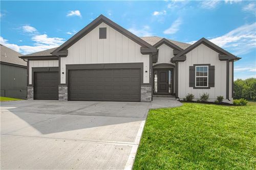 9810 N Laurel Ave, Kansas City, MO, 64157-8724 | Card Image