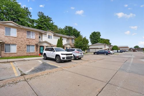 30336 Wedgewood Cir, Roseville, MI, 48066-7705 | Card Image
