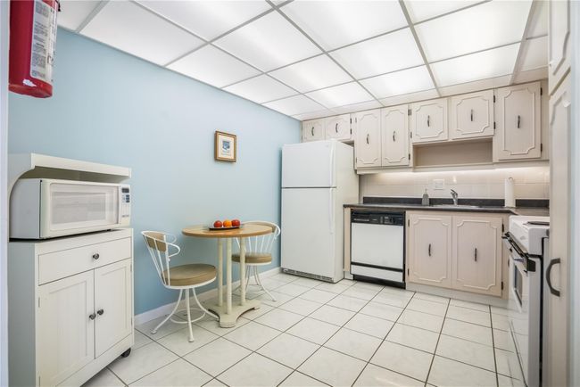 APT-1008 - 3113 S Ocean Dr, Condo with 2 bedrooms, 2 bathrooms and null parking in Hallandale Beach FL | Image 12