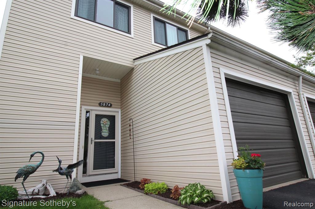 Shore Ct, Clarkston, MI 48346 #1