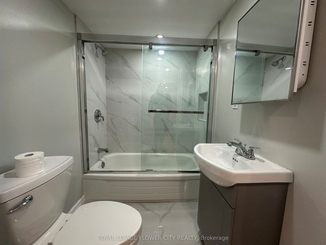 76 Gulliver Cres, House attached with 2 bedrooms, 1 bathrooms and 1 parking in Brampton ON | Image 6