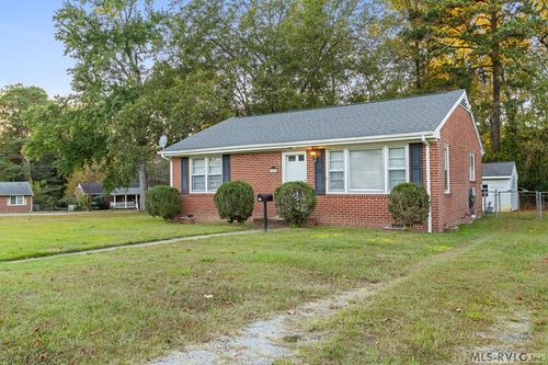 1426 W Circle Dr, Roanoke Rapids, NC, 27870-4637 | Card Image