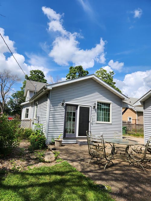 306 S Johnson St, Charles City, IA, 50616-2620 | Card Image