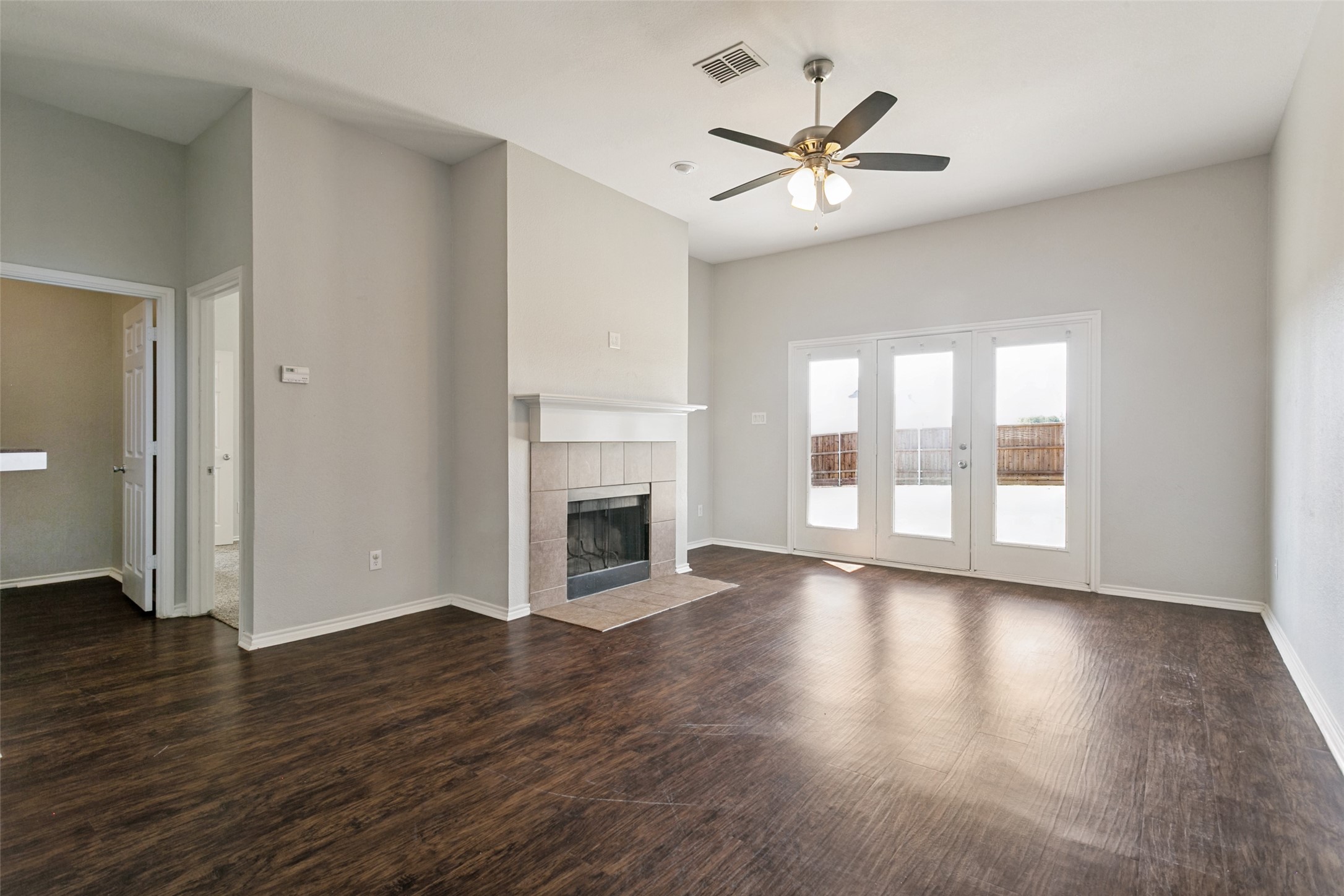 Residential in Oak Point 3