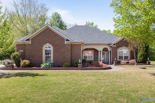 202 Waterbrook Ln, Harvest, AL, 35749-9670 | Card Image