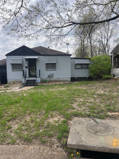 7401 Pleaseway Dr, Saint Louis, MO, 63136-1122 | Card Image