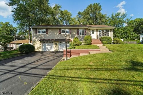 33 Seneca Trl, Wayne, NJ, 07470-4423 | Card Image