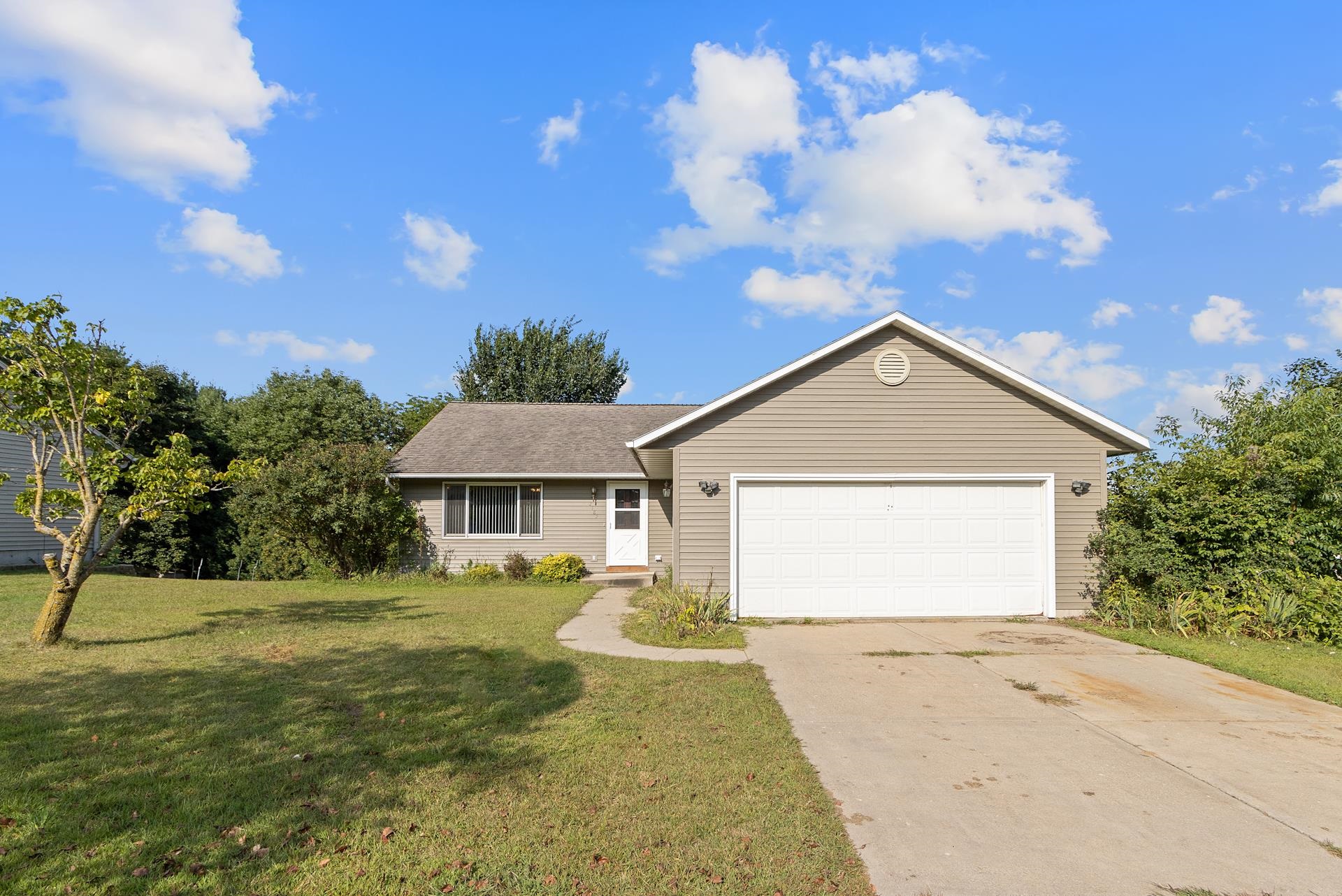 Dewey Ave, Reedsburg, WI 53959