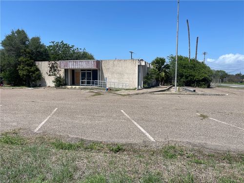 900 Moore Ave, Portland, TX, 78374-1839 | Card Image