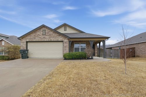 1470 W Burnham Avenue, Sapulpa, OK, 74066 | Card Image