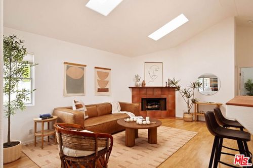 unit-d-2134 Oak St, Santa Monica, CA, 90405-5035 | Card Image