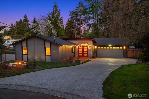 12211 Se 63rd Pl, Bellevue, WA, 98006-4405 | Card Image