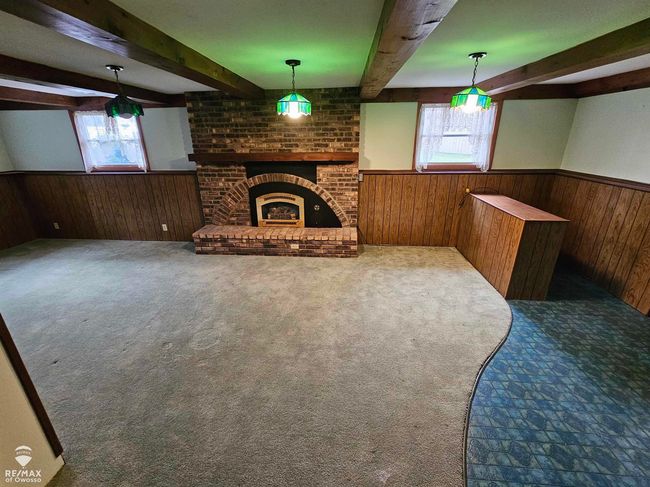 Family room with Fireplace | Image 14