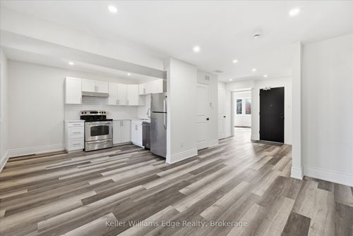 2-220 Caroline St S, Hamilton, ON, L8P3L4 | Card Image