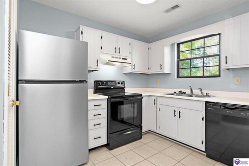 110A Melanie Ln, Elizabethtown, KY, 42701-2832 | Card Image