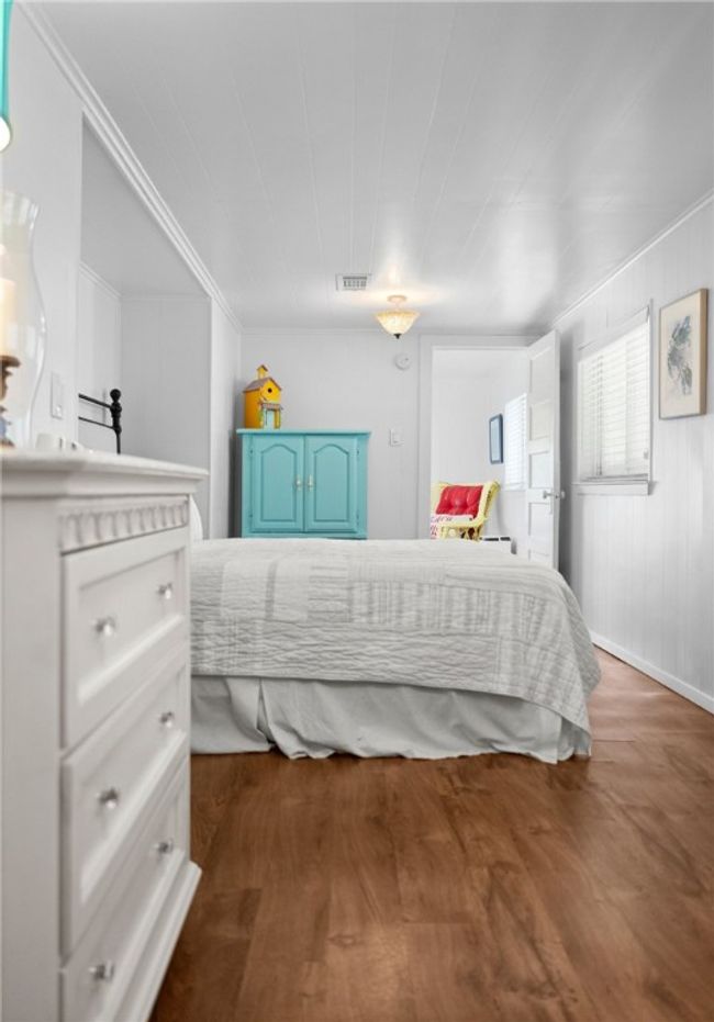 1127 S Live Oak St, House other with 2 bedrooms, 2 bathrooms and null parking in Rockport TX | Image 15