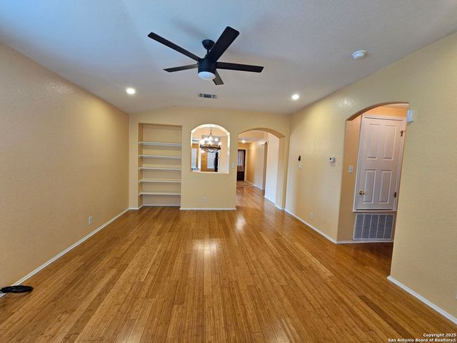 8502 Chickasaw Blf, House other with 3 bedrooms, 2 bathrooms and null parking in Converse TX | Image 12