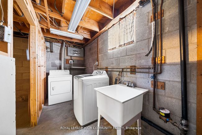 203 Taunton Rd W, House attached with 3 bedrooms, 2 bathrooms and 2 parking in Oshawa ON | Image 31
