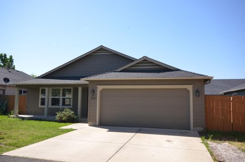 3512 Avenue H, White City, OR, 97503-1215 | Card Image