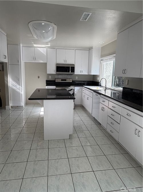 2866 Treeview Pl, Fullerton, CA, 92835-3142 | Card Image