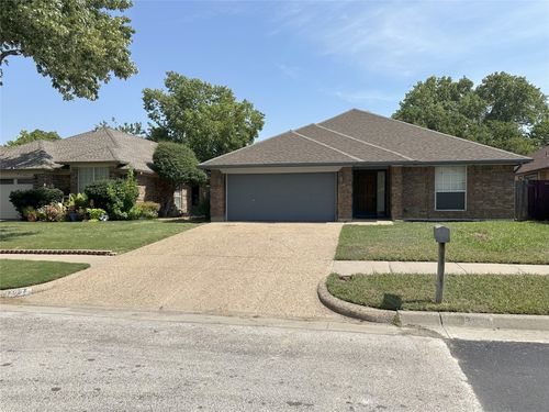 4927 Highbank Dr, Arlington, TX, 76018-4944 | Card Image