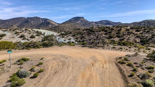 11101 Halter Dr, Tehachapi, CA, 93561 | Card Image