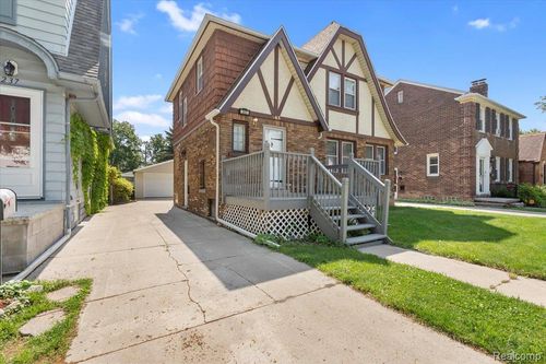 243 2nd St, Wyandotte, MI, 48192-2503 | Card Image