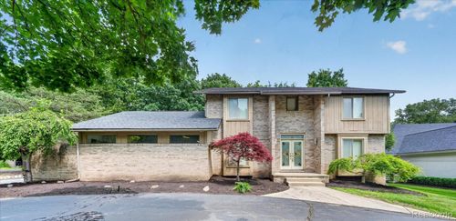 6153 Pickwood Dr, West Bloomfield, MI, 48322-2222 | Card Image