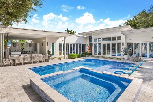 137 Shore Dr W, Miami, FL, 33133-2627 | Card Image