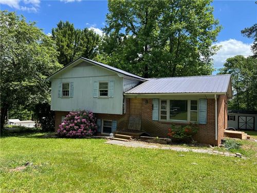 118 Laurel Dr, Mount Airy, NC, 27030-8737 | Card Image