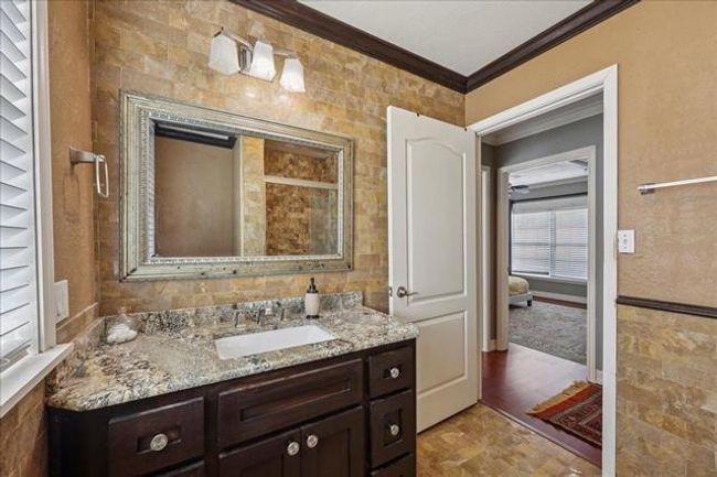 3231 Charles Ave, House other with 3 bedrooms, 2 bathrooms and 2 parking in Groves TX | Image 23