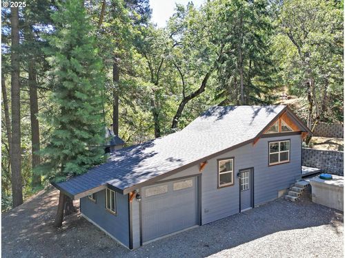 4712 Old Highway 99 S, Ashland, OR, 97520-8732 | Card Image