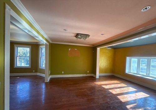 280 Lawrence Ave, Lawrence, NY, 11559-1225 | Card Image