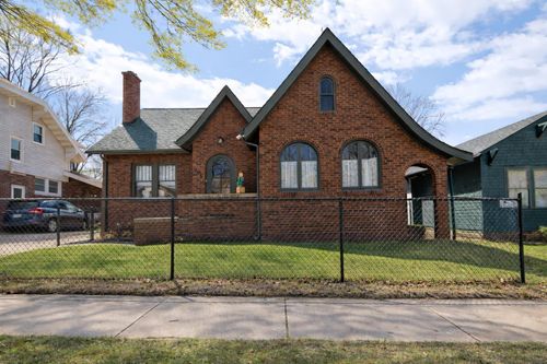 908 Grant Ave, Waterloo, IA, 50702-2204 | Card Image