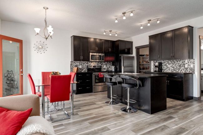263 Silverado Plains Close Sw, Home with 3 bedrooms, 2 bathrooms and 4 parking in Calgary AB | Image 7
