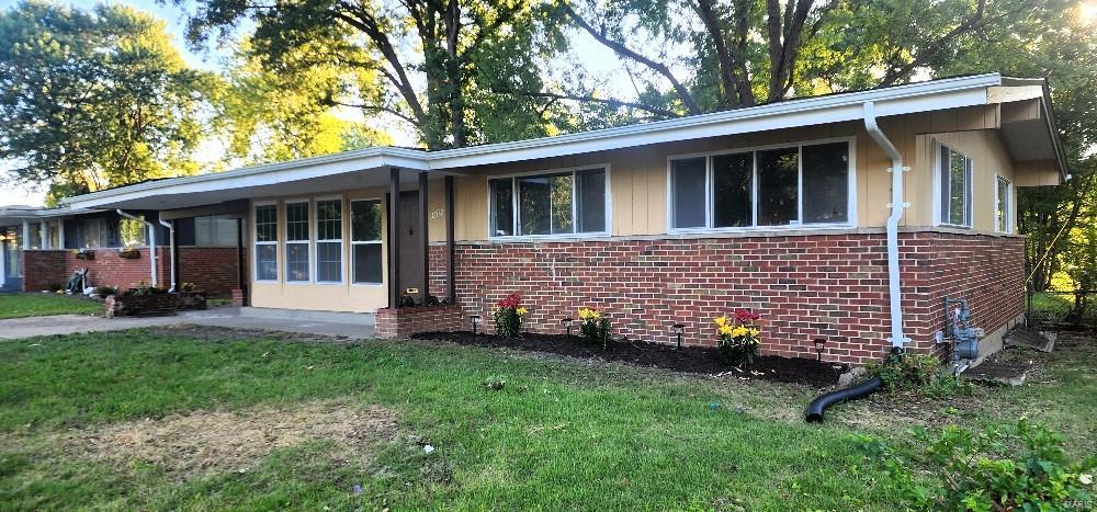 Murat Dr, Saint Louis, MO 63136