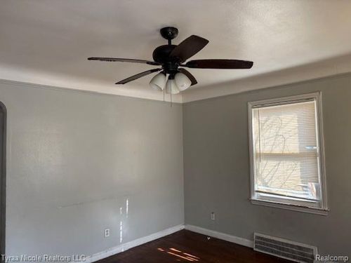 19546 Fairport St, Detroit, MI, 48205-1722 | Card Image