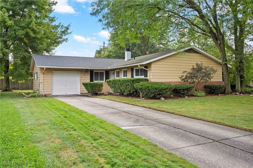 525 Beeler Dr, Berea, OH, 44017-2631 | Card Image