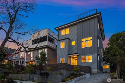 332 17th Ave, Seattle, WA, 98122-5707 | Card Image