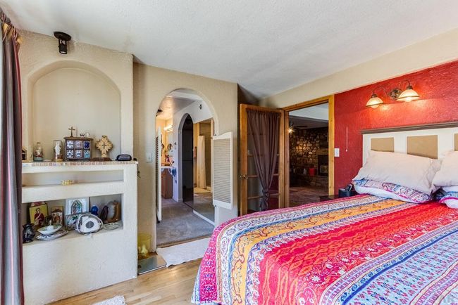 Primary bedroom with en suite bathroom | Image 17