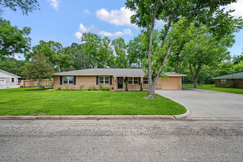 411 E Norris St, El Campo, TX, 77437-3011 | Card Image