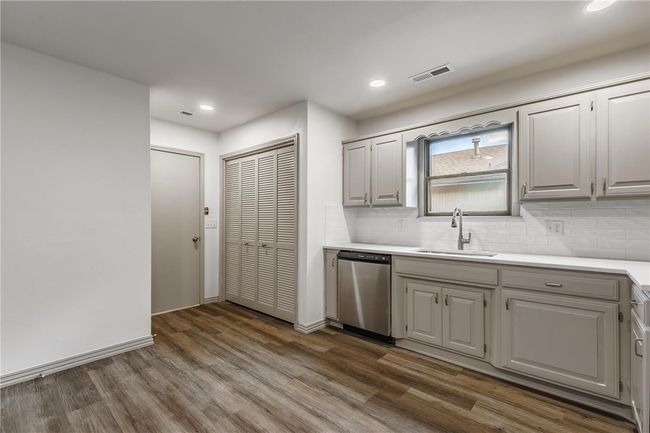 Garage Entry/ Utility Closet | Image 19