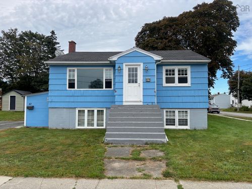 42 Green St, Yarmouth, NS, B5A1Z2 | Card Image